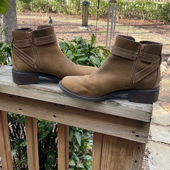 Clarks Womens Maye Strap Leather Ankle Booties -Sz 10 - Picture 3 of 8